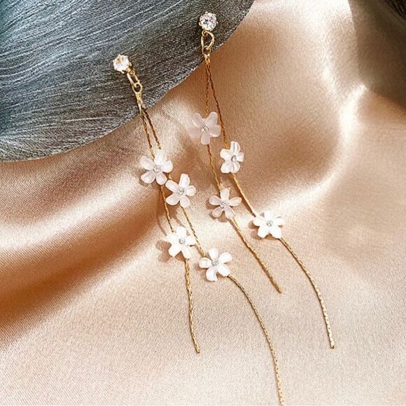 New Tassel Flower Long Earrings - Picture 2 of 3
